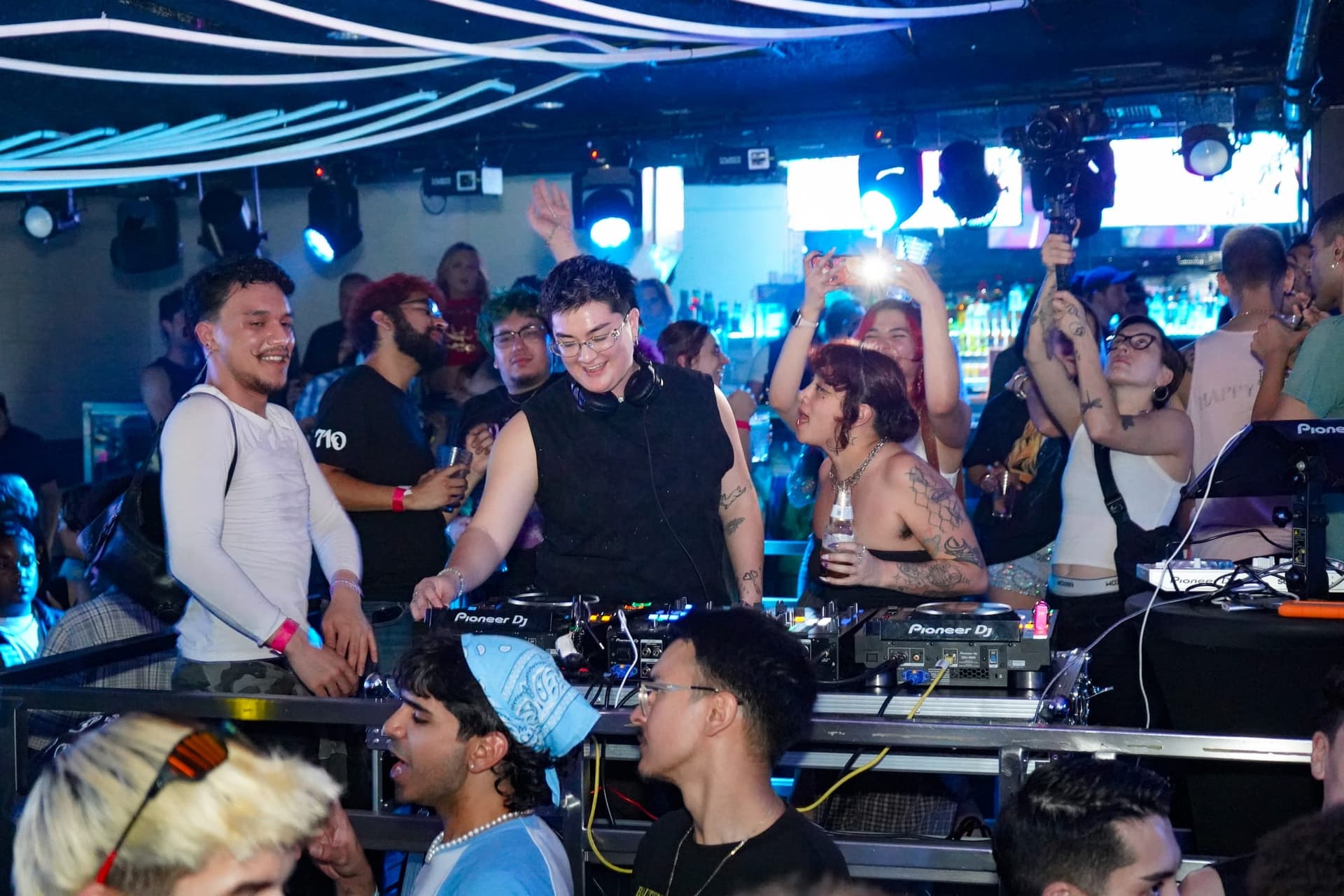 QUEEN OUT RETURNS - QUEEN OUT x HYPER x DIRTY POP at The Cafe, San Francisco — photo 12 of 39